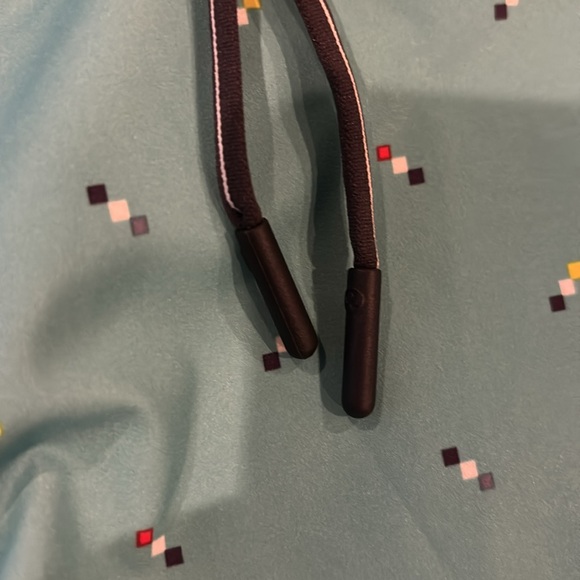 Lululemon men’s shorts - Picture 4 of 7